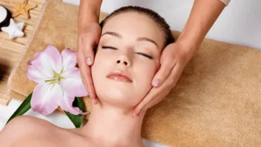 Face Abhyanga – one of the Ayurvedic therapies at Herbal Hills Center, Mumbai