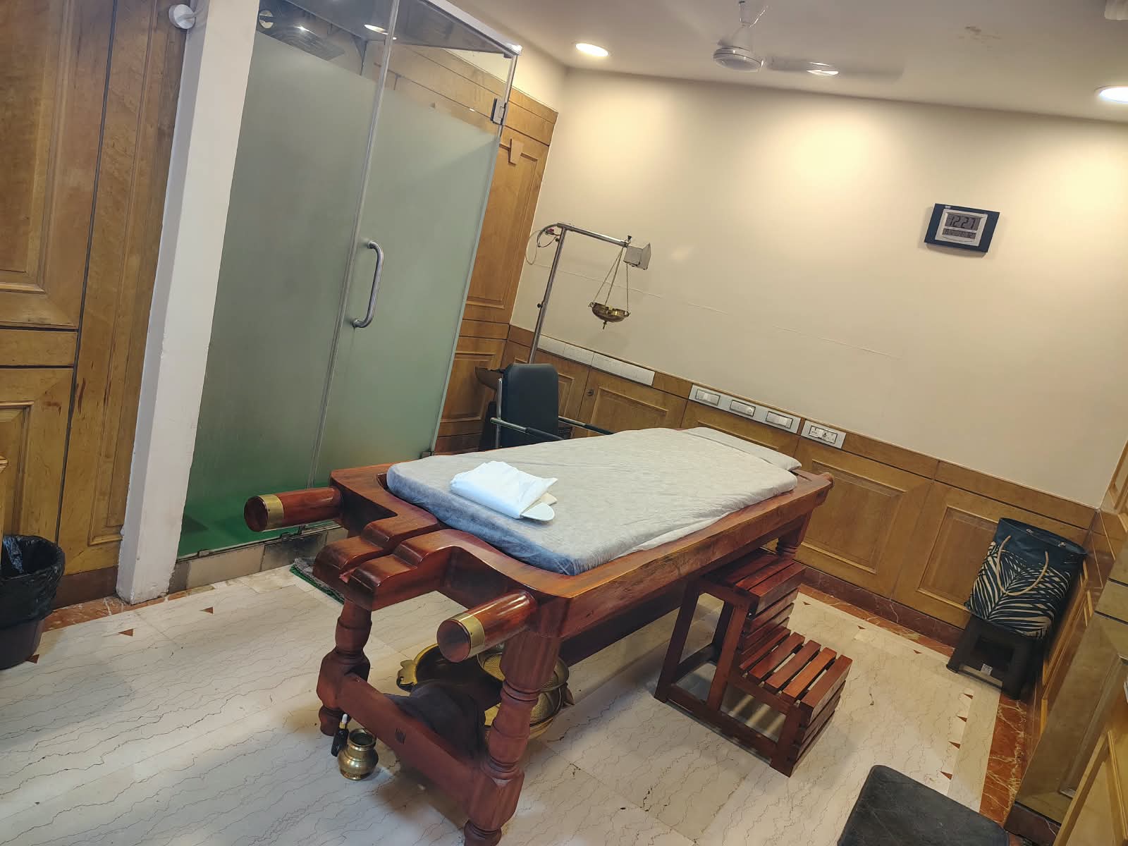 How to boost immunity with a doctor’s guidance: therapy room with steam for Detox Pro – Immunity Support at Herbal Hills, Juhu, Mumbai