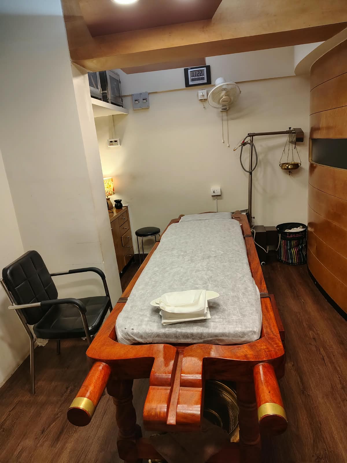 Stress in men and men's health care at Herbal Hills: Panchakarma treatment room for Detox Pro – Men's Wellness, Juhu, Mumbai