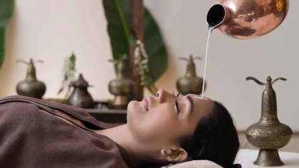 Ksheerdhara – one of the Ayurvedic therapies at Herbal Hills Center, Mumbai