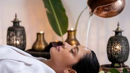 Takradhara – one of the Ayurvedic therapies at Herbal Hills Center, Mumbai
